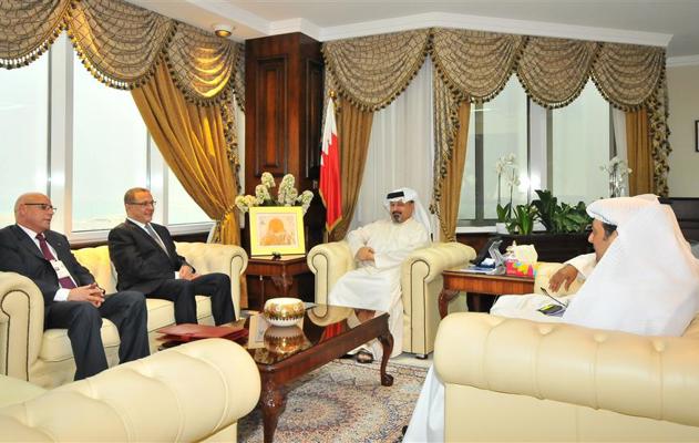 وزير المالية يجتمع مع وزير الاقتصاد والمالية المغربي